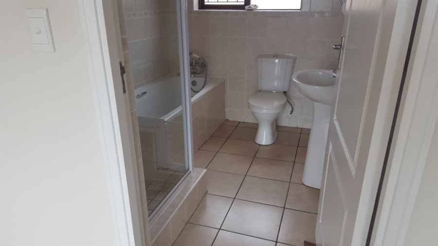 To Let 3 Bedroom Property for Rent in Island View Western Cape